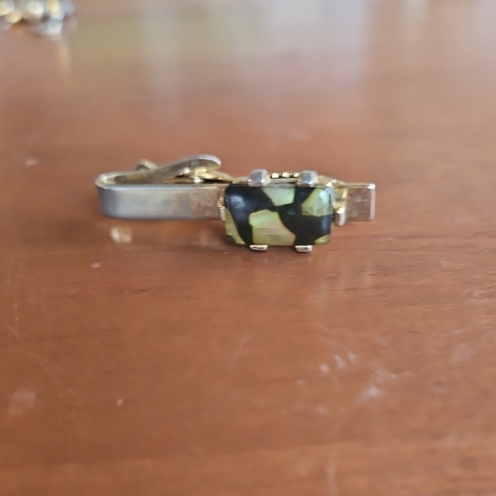 Elegant Black and Gold Women's Ring